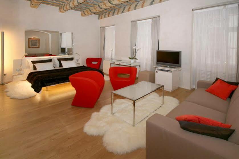 Отель Three Storks Прага Экстерьер фото A typical studio apartment